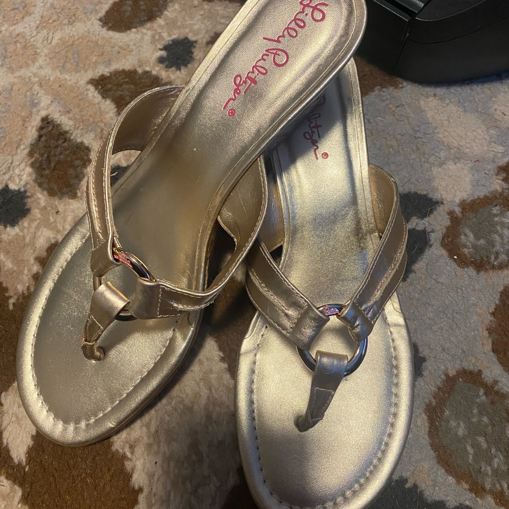 Lilly Pulitzer Gold Sandals Elegant Thong Design